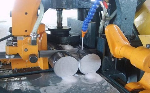 梁子湖卧式带锯床的送料方式有哪几种？