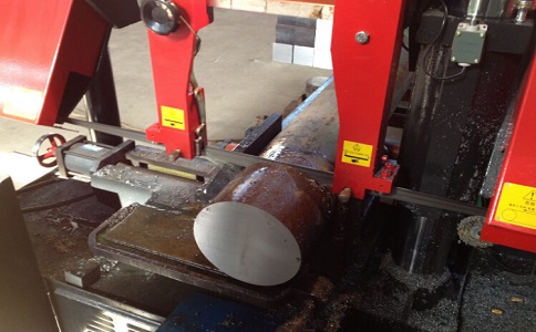 梁子湖卧式带锯床加工时出现明显振荡如何排查？